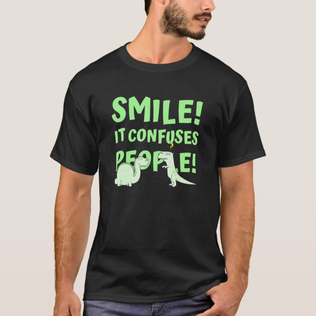 Camiseta Sonríe confunde dinosaurio popular (Anverso)