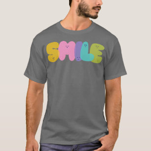 Camiseta sonrisa en diferentes colores de variación en un s