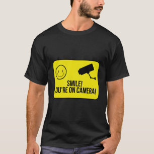 Camiseta Sonrisa En El Tema De La Vigilancia De Cámara