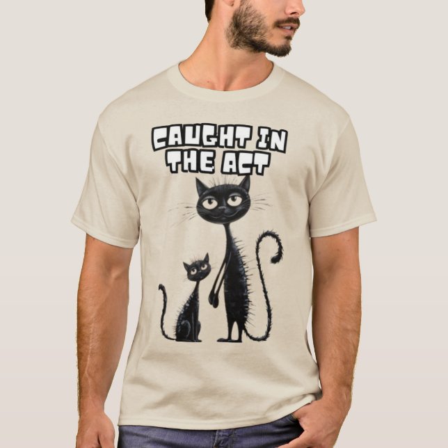 Camiseta Sonrisas incómodas: Gatito negro con su cómica com (Anverso)