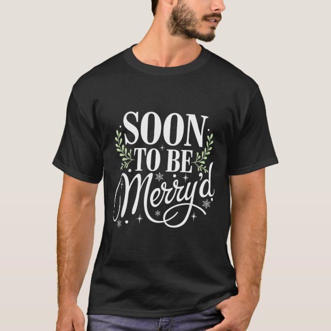 Camiseta Soon To Be Merry'd Christmas Engaged Fiance Santa  (Anverso)