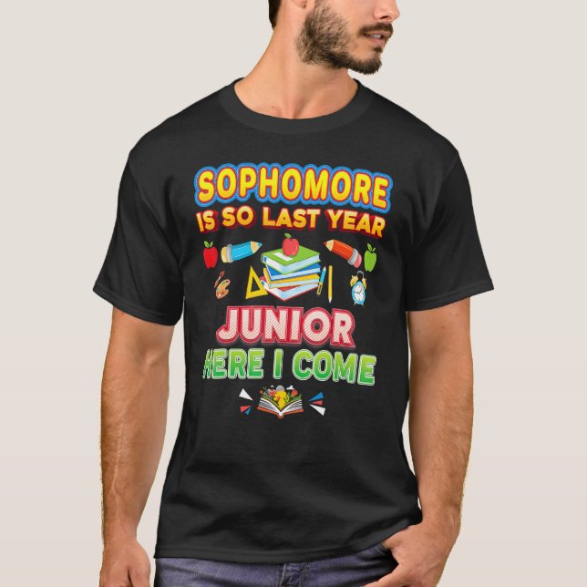 Camiseta Sophomore Es Tan Junior El Año Pasado Aquí Que Vue (Anverso)