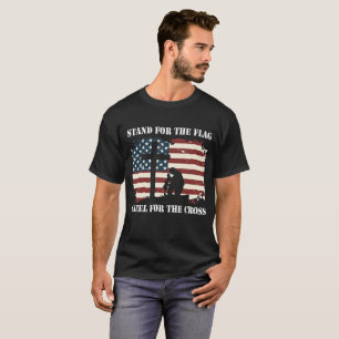 Camiseta Soporte para la bandera, genuflexión para la cruz