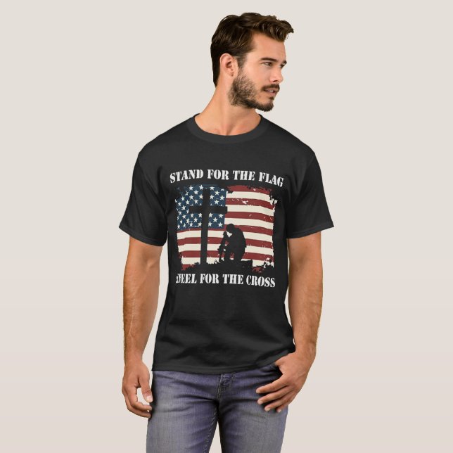 Camiseta Soporte para la bandera, genuflexión para la cruz (Anverso completo)