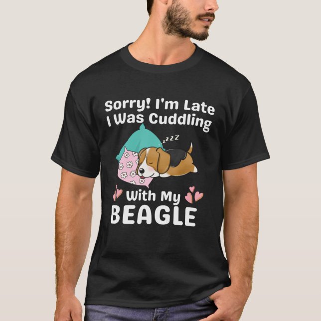 Camiseta Sorry I m Late I Was Cuddling With My Beagle Cute  (Anverso)