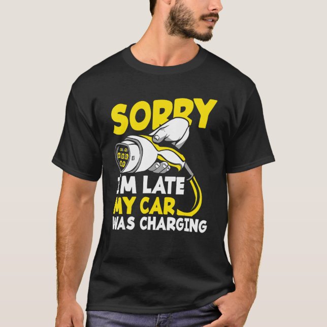 Camiseta Sorry I'm Late My Car Was Charging Funny Ev Electr (Anverso)