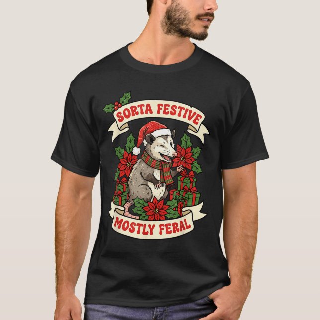 Camiseta Sorta Festive Mostly Feral Ossum Funny Christmas H (Anverso)