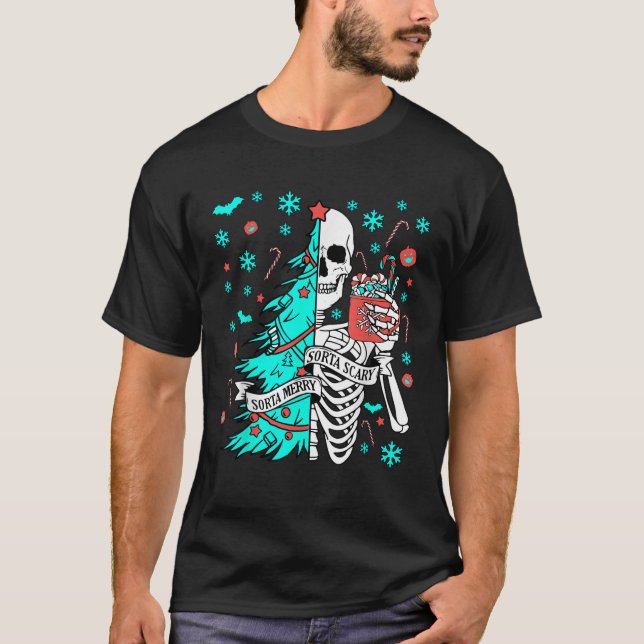 Camiseta Sorta Merry Sorta Scary Funny Navidades Skeleton T (Anverso)