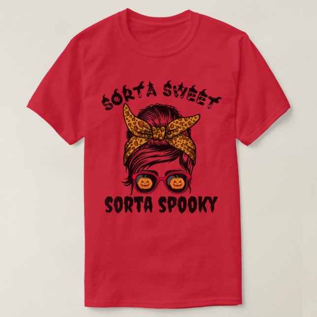 Camiseta Sorta Sweet Sorta Spooky Pumpkin Messy Bun Hallowe (Diseño del anverso)