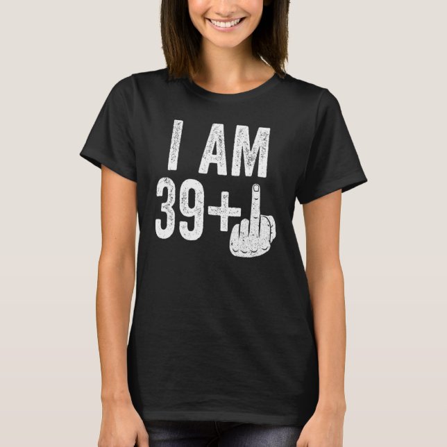 Camiseta Soy 39 Más Dedo Medio 40 Cumpleaños (Anverso)