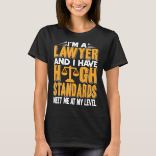 Camiseta Soy abogada y tengo altos estándares presentes