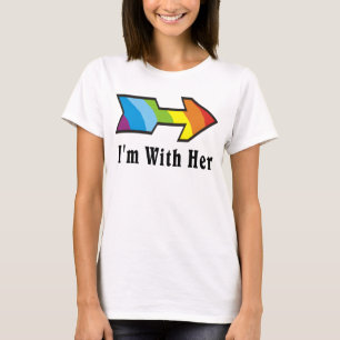 Camiseta Soy con ella - flecha del arco iris dejada