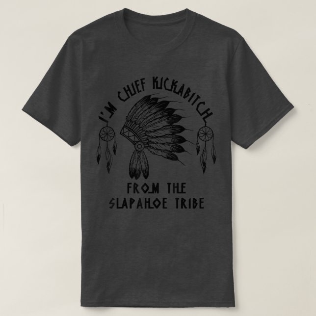 Camiseta Soy El Jefe Kickabitch De La Tribu SlapAhoe  (Diseño del anverso)