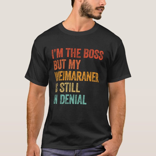 Camiseta Soy el Jefe, pero mi Weimaraner sigue en negación (Anverso)