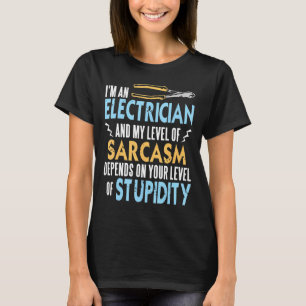 Camiseta Soy electricista y mi nivel de sarcasmo presente
