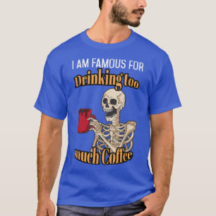 Camiseta Soy famosa por beber mucho café con una piel de so