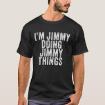 Camiseta Soy Jimmy Doing Jimmy Things Funny Jimmy Birthday<br><div class="desc">Soy Jimmy Doing Jimmy Things Funny Jimmy Birthday Vintage Personalizado Nombrado para Chicas, Mujeres, Hombres, Hija, hermana, esposa, papá, esposo, nieta, amiga, mamá, abuela, tía, abuela, abuelo, mejor mamá de todos los tiempos, novia en la fiesta de cumpleaños, Navidades. Trato perfecto para cualquier persona - Perfecto parte de los accesorios...</div>