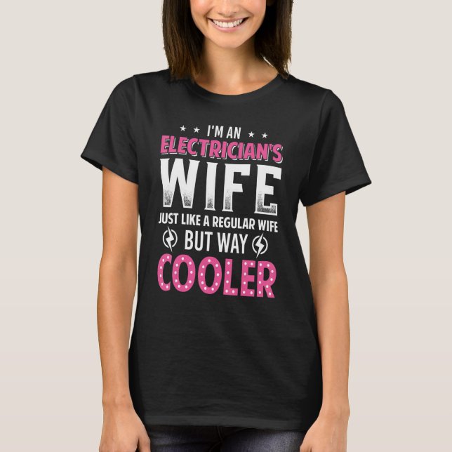 Camiseta Soy la esposa de un electricista, solo una mujer c (Anverso)