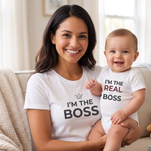 Camiseta Soy La Jefa Mamá Divertida Maternidad Combinable