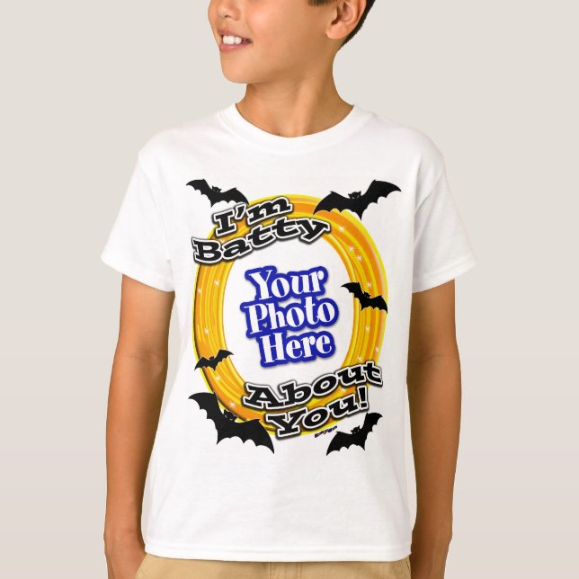 Camiseta Soy malo contigo. Foto de Sasuy Bats White (Anverso)