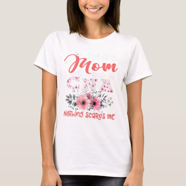 Camiseta Soy mamá y la enfermera no me asusta la floral (Anverso)