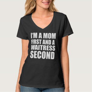 Camiseta Soy mamá y un texto gráfico de camarera