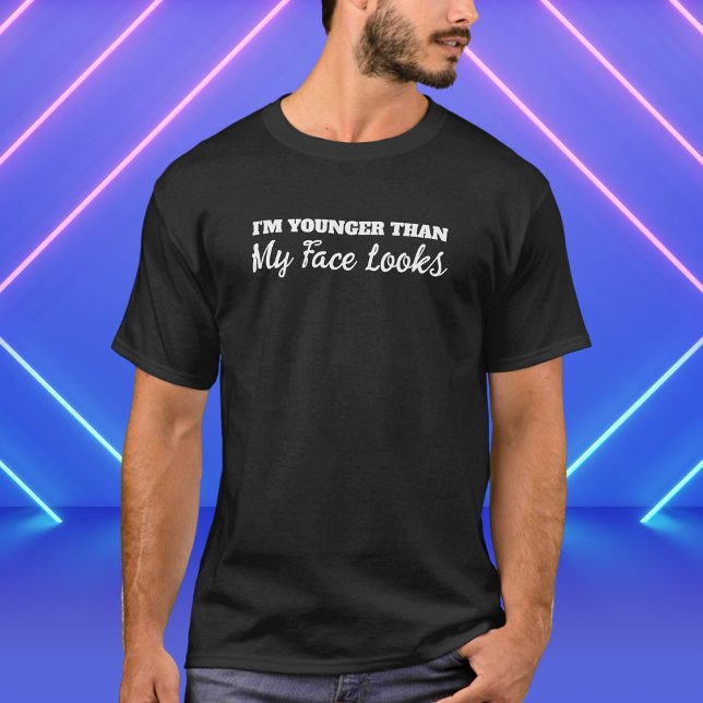 Camiseta Soy más joven de lo que me parece gracioso la cara (Subido por el creador)