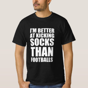Camiseta Soy mejor en patear calcetines que en balones de f