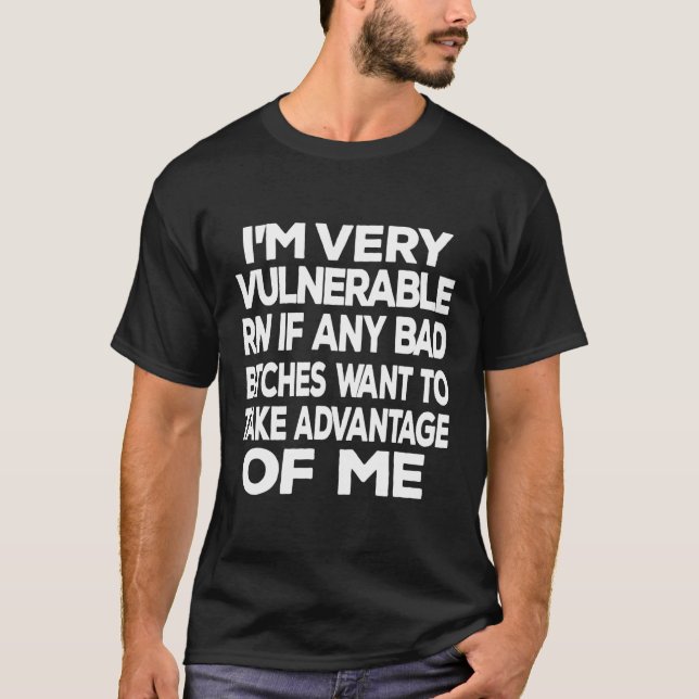 Camiseta Soy Muy Vulnerable Rn Si Algo Malo Quiere Tomar Ad (Anverso)