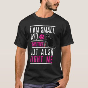 Camiseta Soy Pequeña y Sensible Pero También Lucha Gato Cuc