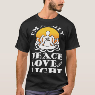 Camiseta Soy principalmente amor por la paz y nombre de yog
