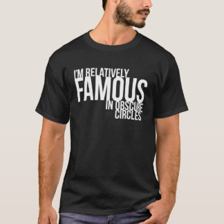 Camiseta Soy relativamente famoso en círculos