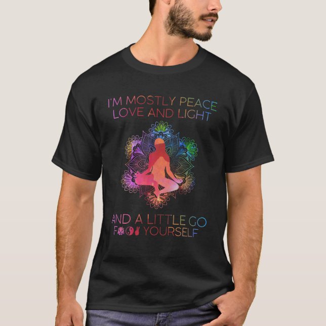 Camiseta Soy sobre todo Paz Amor y Luz Un Poco De Yoga Go (Anverso)