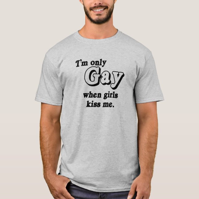Camiseta Soy solamente gay cuando los chicas me besan .png (Anverso)