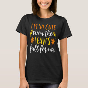 Camiseta Soy tan lindo que hasta las hojas caen por mí Chic