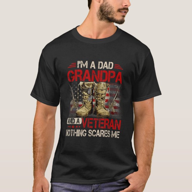 Camiseta Soy un abuelo de papá y un veterano gay de bandera (Anverso)