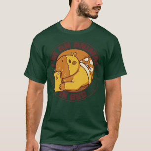 Camiseta Soy un animal en un capibara en cama por Tobe Fons