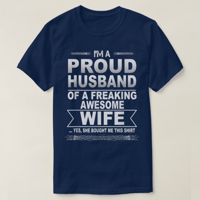 Camiseta Soy Un Esposo Orgulloso De Una Esposa Asombrosa (Diseño del anverso)