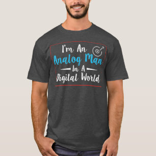 Camiseta Soy Un Hombre Análogo En Un Mundo Digital