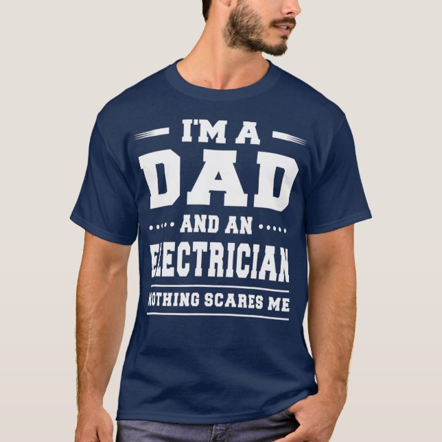 Camiseta Soy Un Papá Y La Electricidad No Me Preocupa Nada  (Anverso)