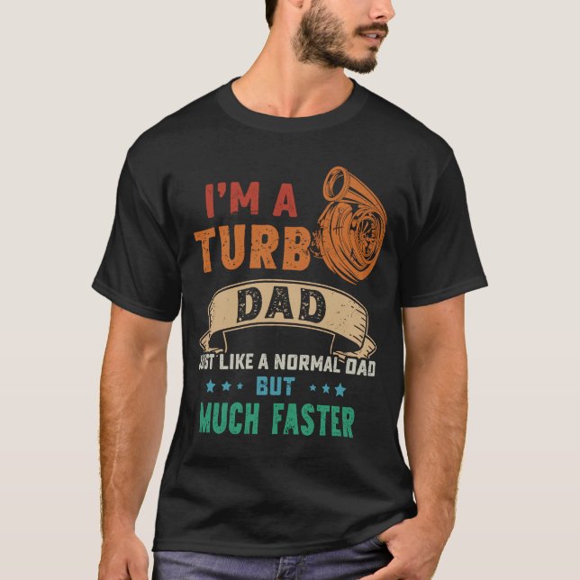 Camiseta Soy un turbo papá como un papá normal pero mucho a (Anverso)