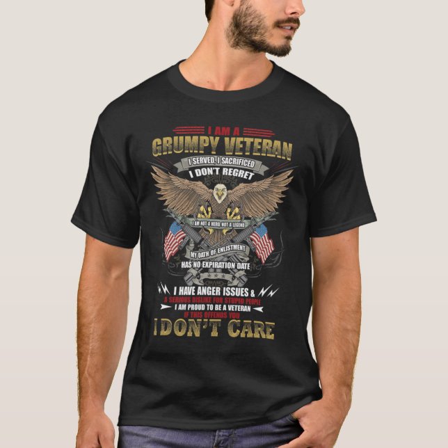 Camiseta Soy Un Viejo Veterano Gruñón Que He Servido. (Anverso)