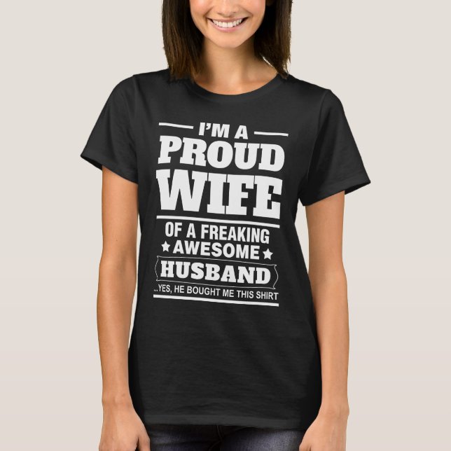 Camiseta Soy una esposa orgullosa de A Freaking el marido (Anverso)
