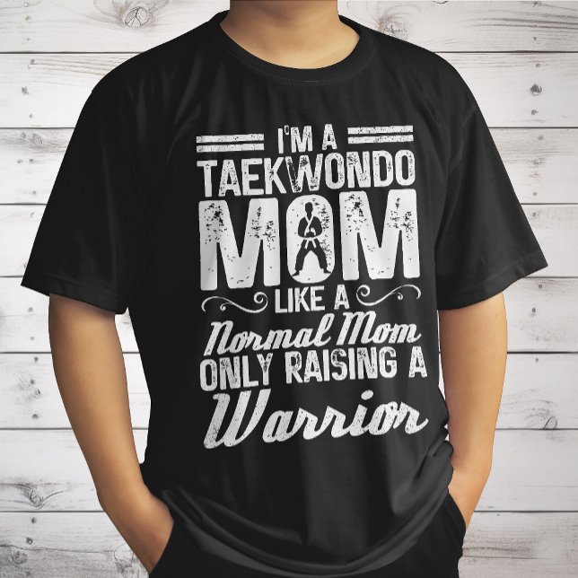 Camiseta Soy una madre taekwonda como una madre normal de a (Subido por el creador)