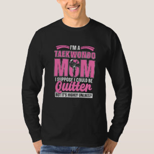 Camiseta Soy una mamá de Taekwondo entrenando patadas altas
