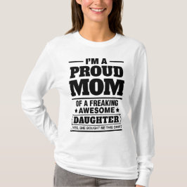 Camiseta Soy una mamá orgullosa de A Freaking la hija