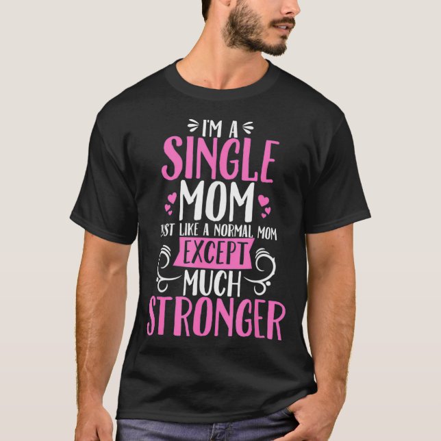 Camiseta Soy Una Mamá Soltera Como Una Mamá Normal.  (Anverso)