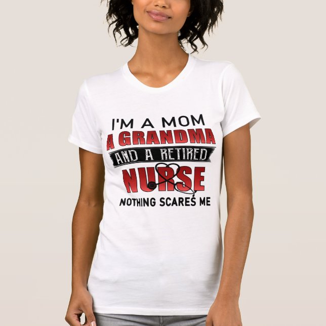 Camiseta Soy una mamá, una abuela y una enfermera jubilada. (Anverso)