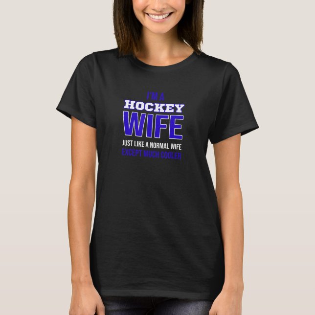 Camiseta Soy Una Mujer De Hockey Como Una Esposa Normal Exc (Anverso)