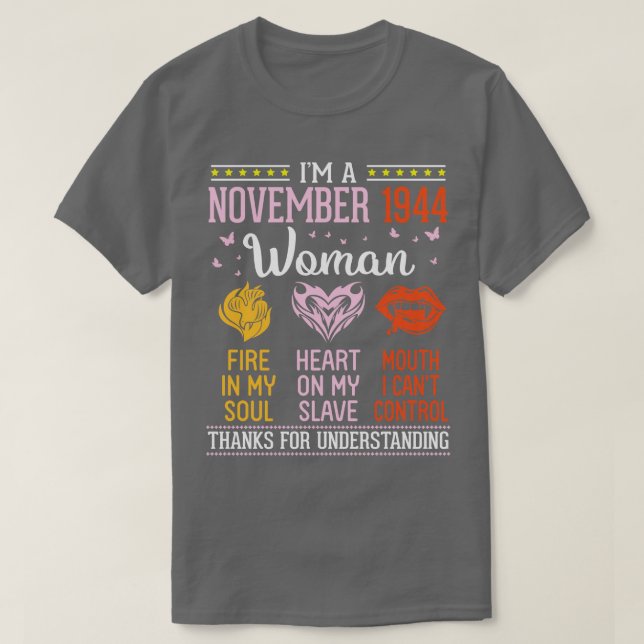 Camiseta Soy Una Mujer De Noviembre De 1944 Que Incendia En (Diseño del anverso)